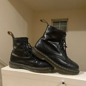 DocMarten’s Men Boots Size 9–MINT condition